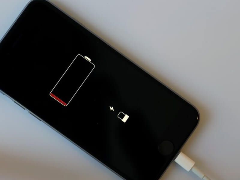 Giảm pin iPhone của bạn xuống 0% trước khi sạc nhanh